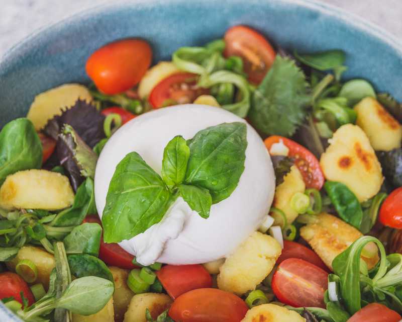 Gegrilde groenten met gnocchi en burrata