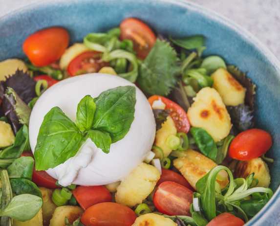 Gegrilde groenten met gnocchi en burrata